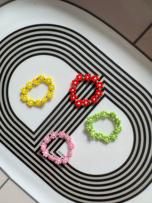 
                  
                    Daisy Strechy Ring
                  
                