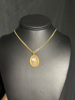 
                  
                    Le Flower Necklace
                  
                