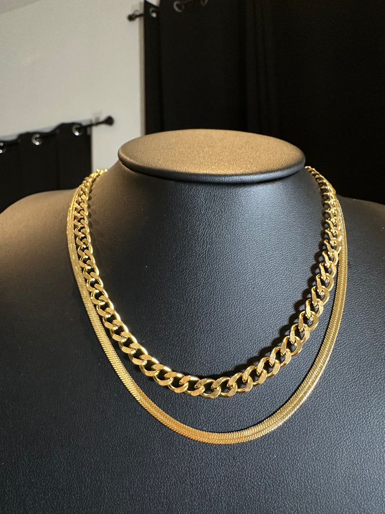 
                  
                    Curb Flat Set Necklace
                  
                