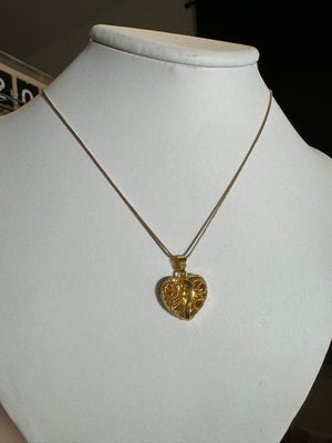 
                  
                    Flickering puff heart necklace
                  
                