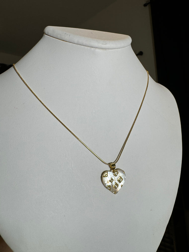 
                  
                    Clover Shell Heart Necklace
                  
                